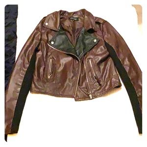 Cute two-tone leather jacket 😻